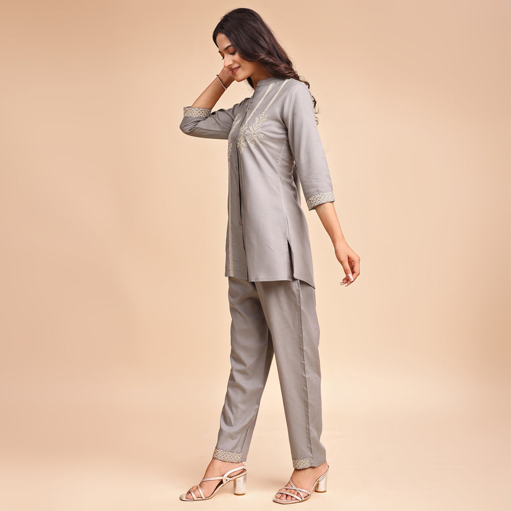 Coordinated set – includes a relaxed-fit top & matching pants
