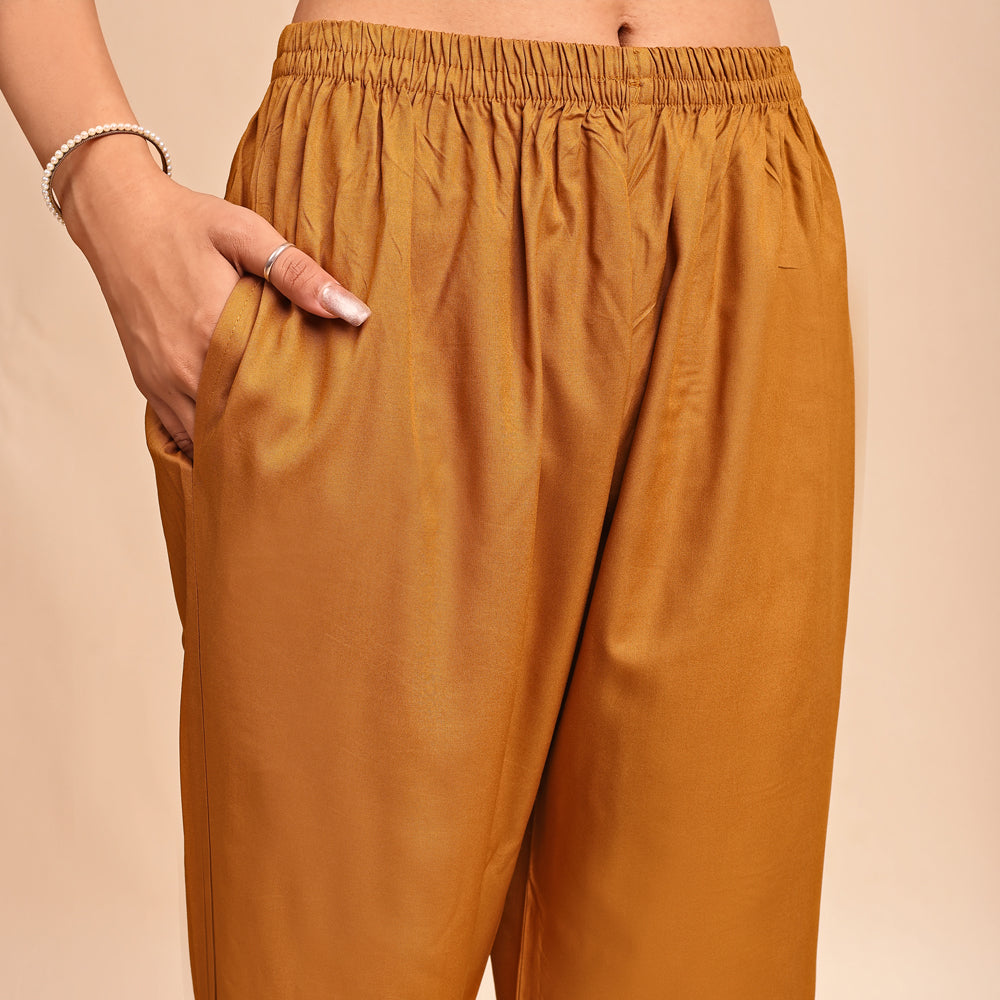 Coordinated set – includes a relaxed-fit top & matching pants