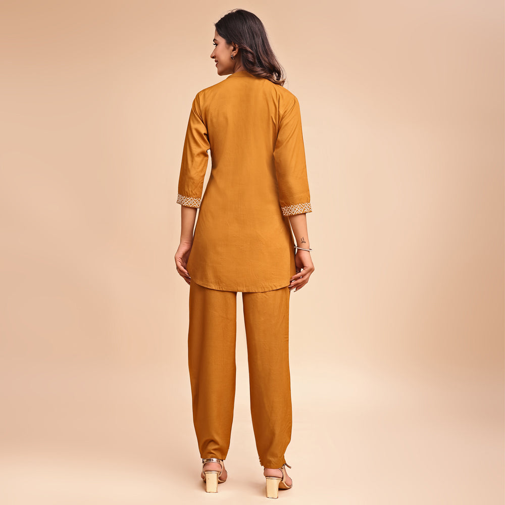 Coordinated set – includes a relaxed-fit top & matching pants