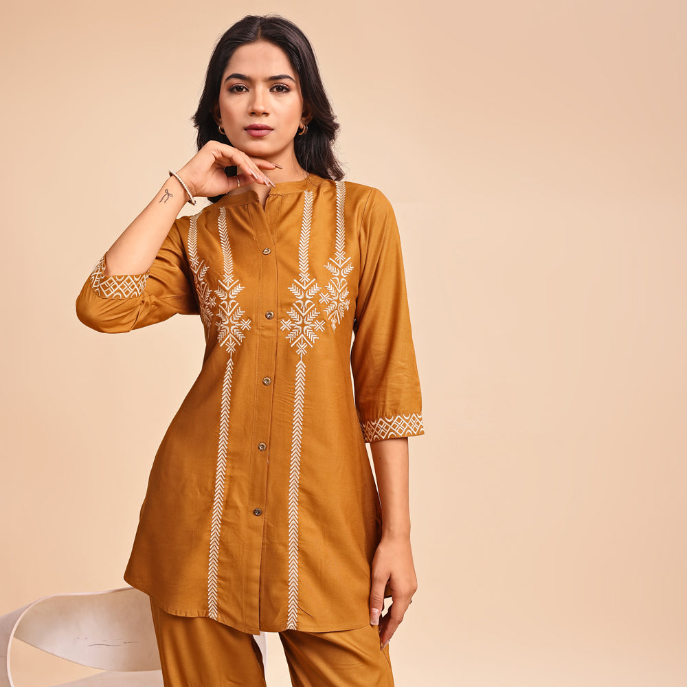 Coordinated set – includes a relaxed-fit top & matching pants