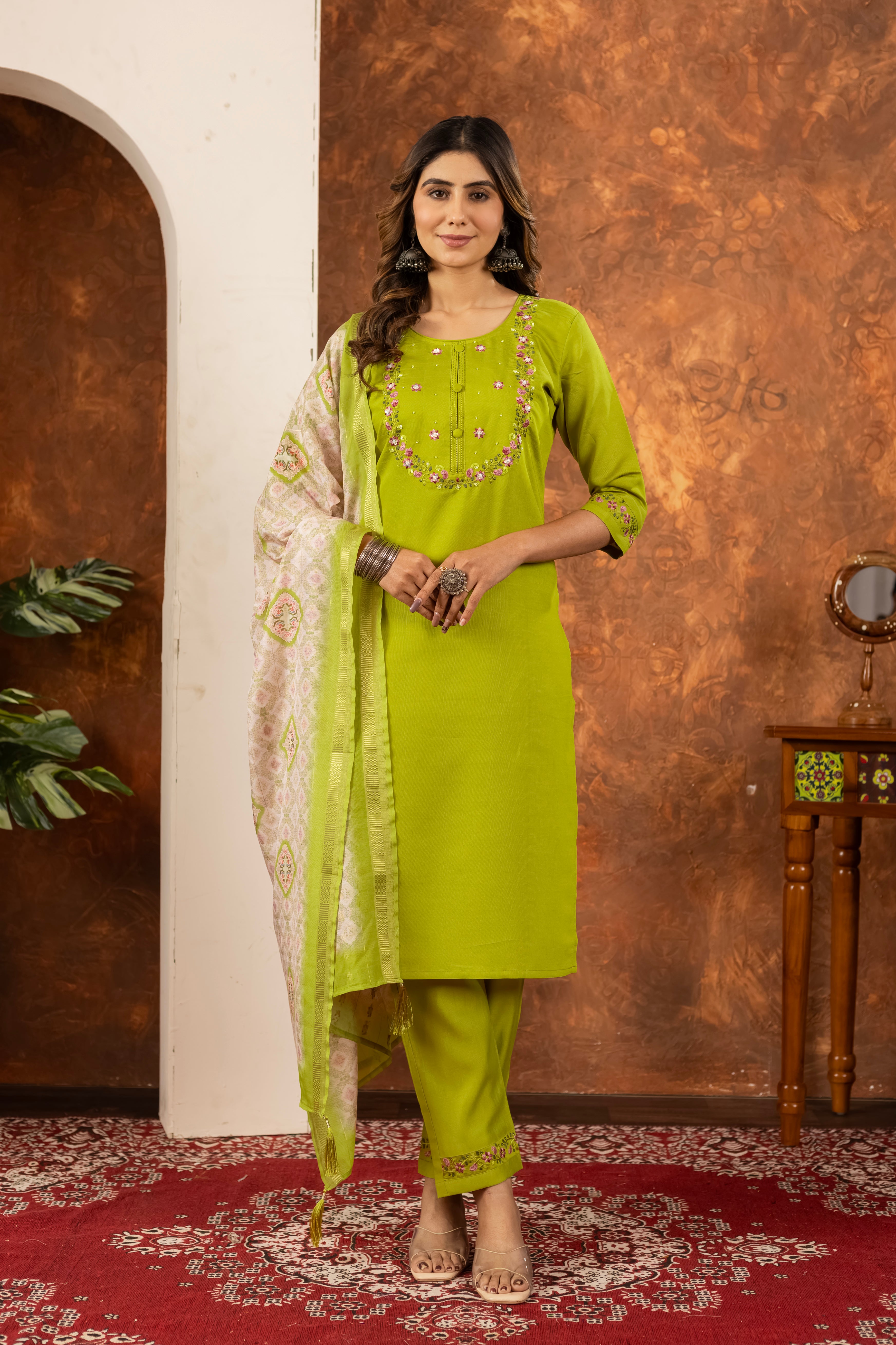 Elegant Women's Kurta Pant Set