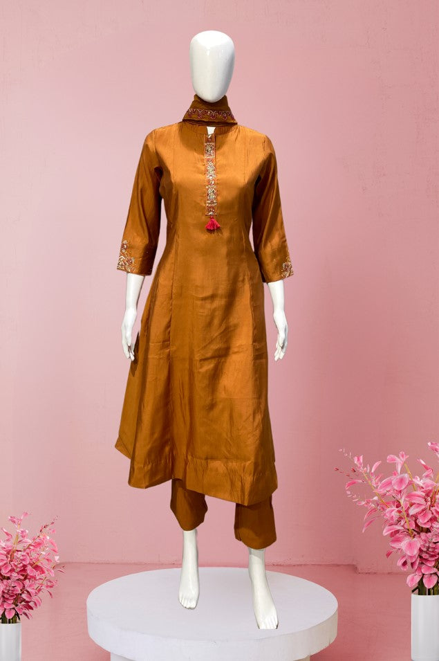ROUND PAIR WITH A LINE CUT KURTA