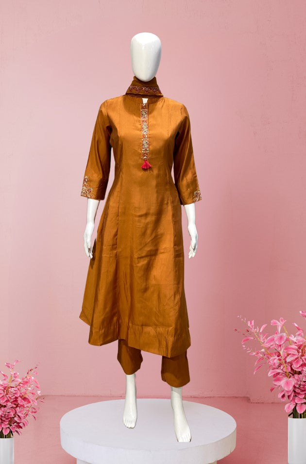 ROUND PAIR WITH A LINE CUT KURTA